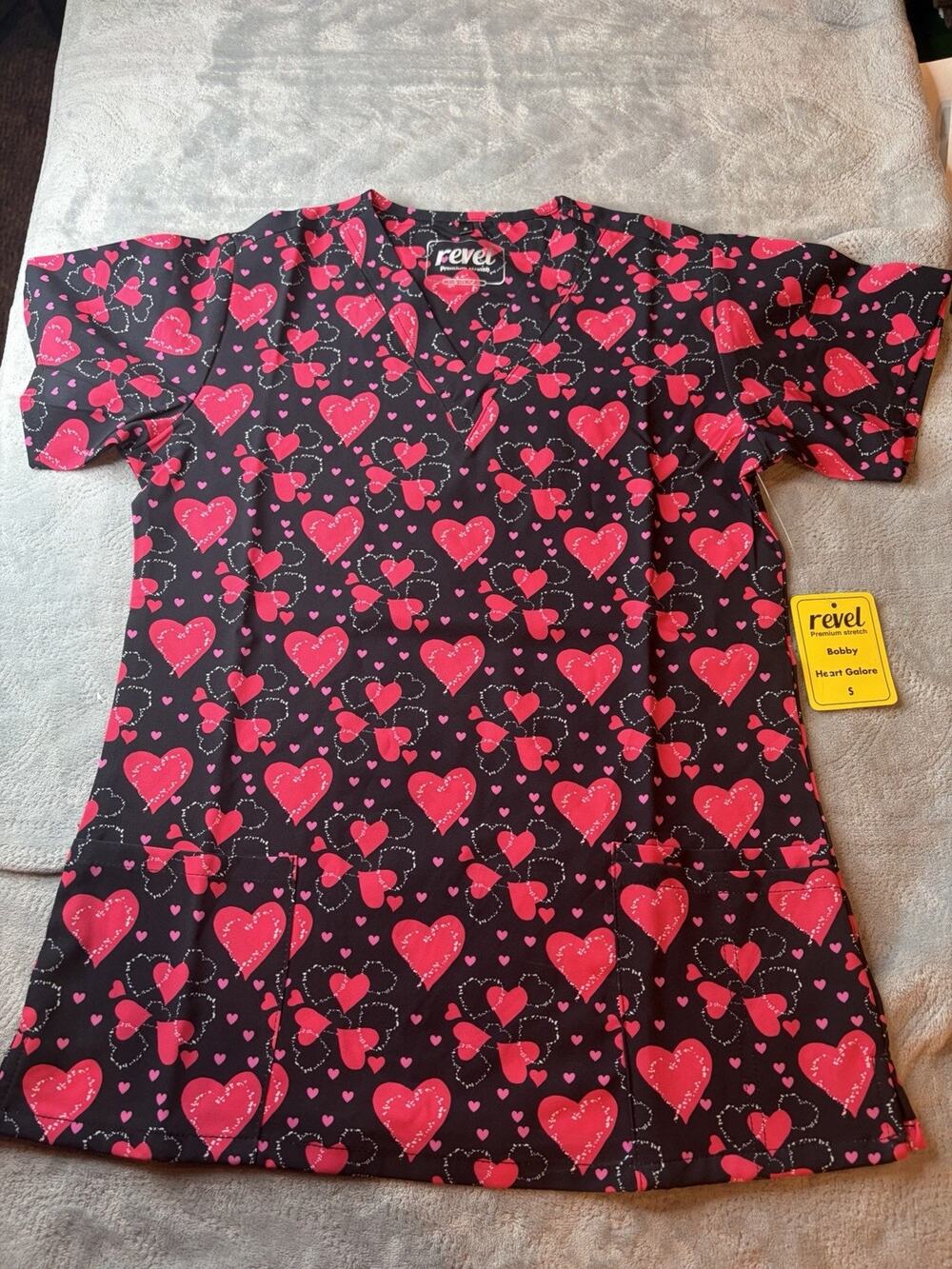 Revel Premium Stretch Women Shrub Top Small Heart Galore Black Pink V-neck NWT